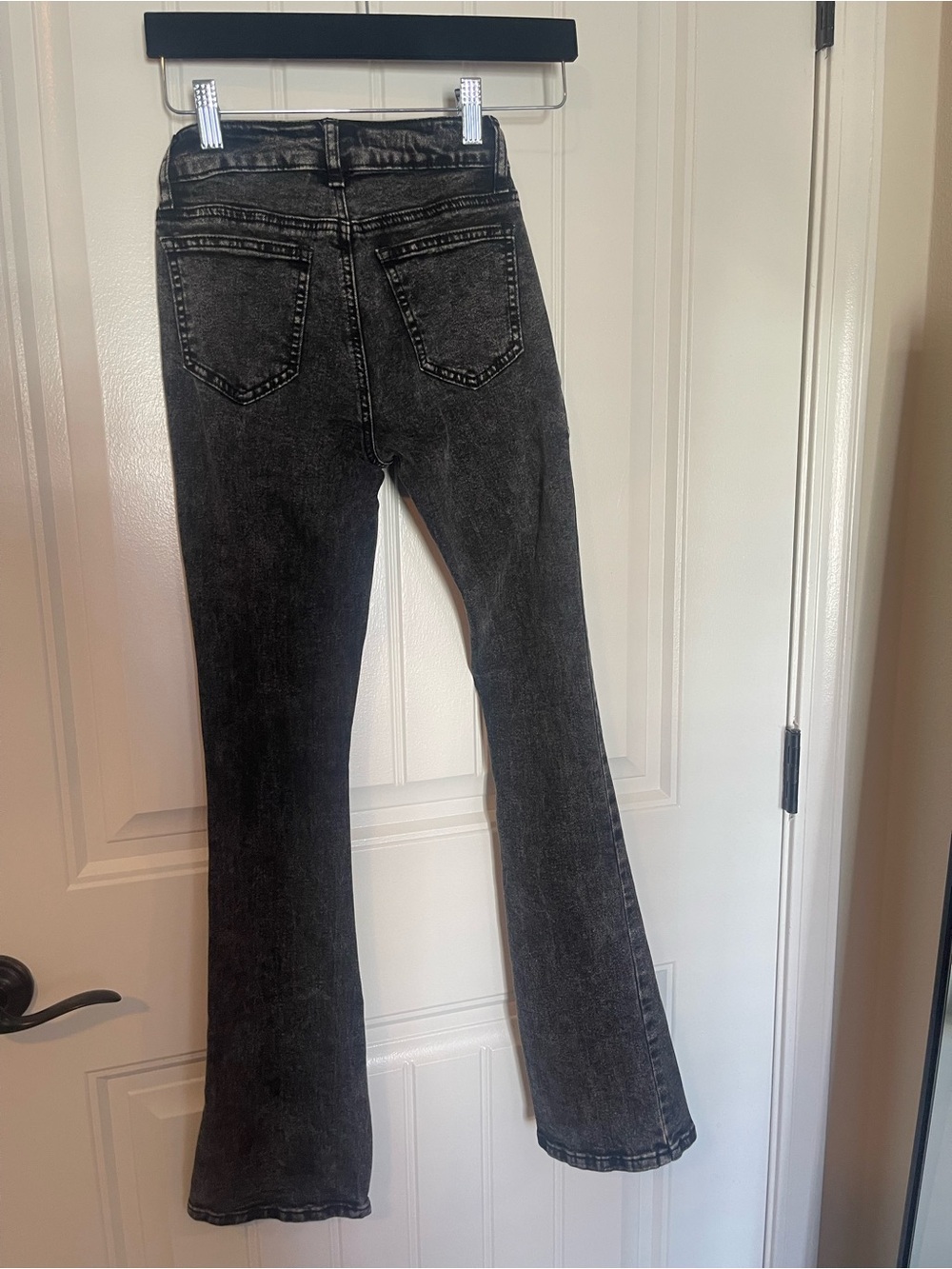 High-Rise Black Wash Junior’s Flare Jeans. Size 00
